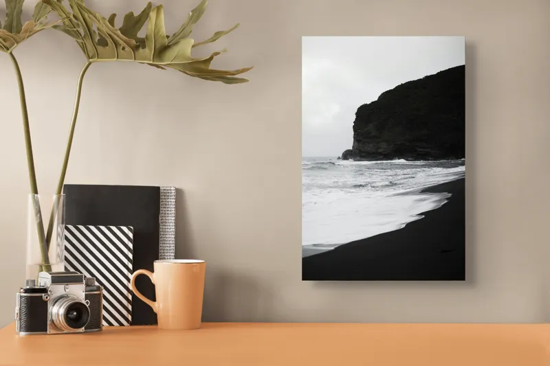 Tablou Canvas, "Valuri la țărmul stâncos al mării", Mare, Valuri, Plajă, Stânci, Cer, Noros, Natură, Peisaj, Apă, Coastă, 26 x 39 cm – poza 3