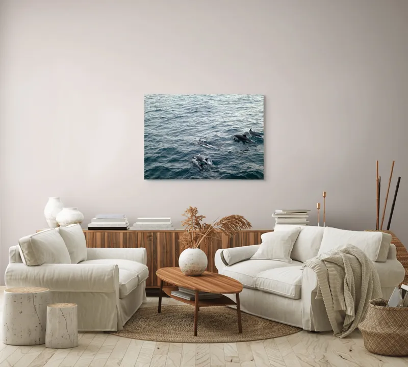 Tablou Canvas, "Delfinii dansează pe valurile oceanului", Delfini, Ocean, Alergați, Libertate, Apă, Valuri, Sălbăticie, Grup, Natație, 100 x 70 cm – poza 3