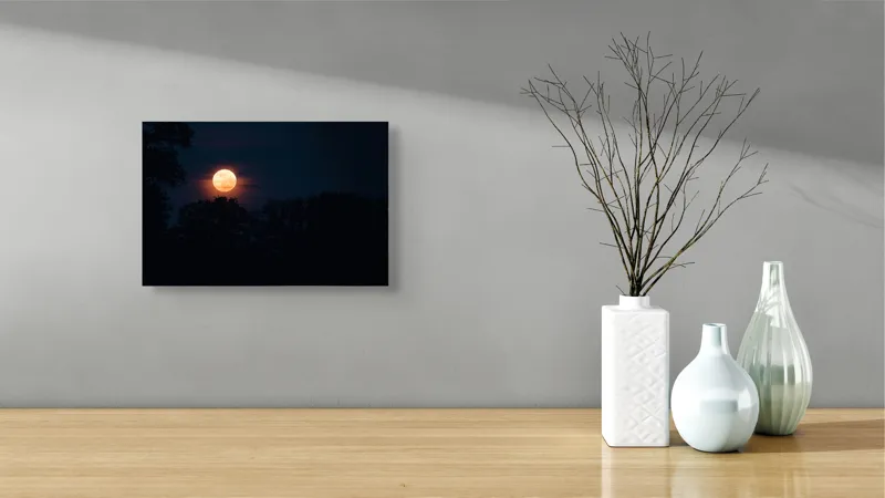 Tablou Canvas, "Luna plină deasupra pădurii adormite", Lună, Noapte, Cer, Copaci, Siluetă, Mister, Lumină, Serenitate, 39 x 26 cm – poza 8