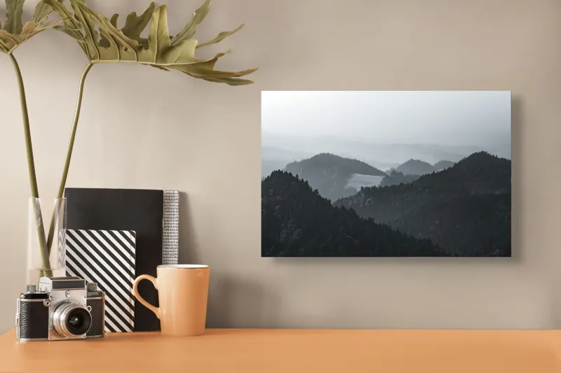 Tablou Canvas, "Peisaj muntos în ceață matinală", Ceață, Munți, Păduri, Siluete, Natură, Calm, Serene, Înălțimi, 39 x 26 cm – poza 3