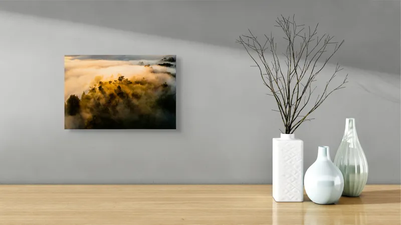 Tablou Canvas, "Visul pădurii învăluite de ceață", Mister, Lumină, Ceață, Pădure, Vârfuri, Umbre, Natură, Peisaj, Aur, Cer, Vedere, Aeriană, Calm, Frumusețe, Serenitate, 39 x 26 cm – poza 8
