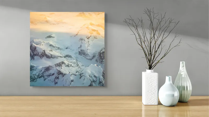 Tablou Canvas, "Muntele înveșmântat în lumină aurie", Munte, Zăpadă, Apus, Cer, Lumină, Nor, Vârfuri, Roci, Peisaj, Frumusețe, 50 x 50 cm – poza 3