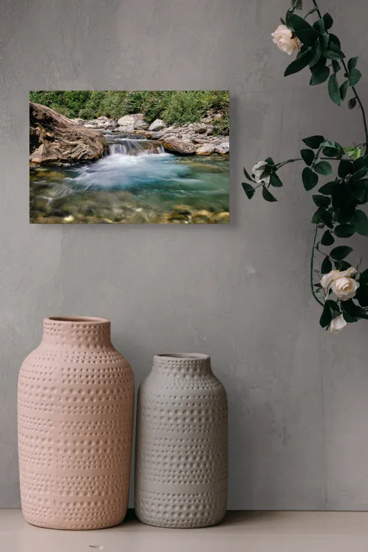 Tablou Canvas, "Vâltoarea râului curgător în munți", Râu, Pietre, Apă, Cascadă, Vegetație, Natură, Liniște, Verdeață, Peisaj, Curent, 39 x 26 cm – poza 4