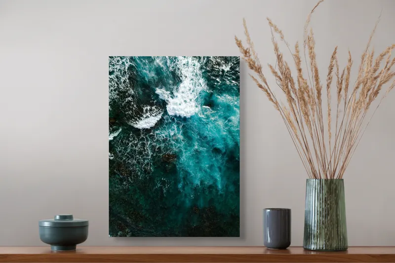 Tablou Canvas, "Frumusețea tumultoasă a oceanului turcoaz", Valuri, Spumă, Ocean, Albastru, Energie, Natură, Frumusețe, Mișcare, Adâncime, Liniște, 39 x 54 cm – poza 3