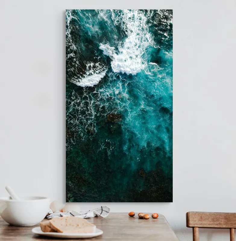 Tablou Canvas, "Frumusețea tumultoasă a oceanului turcoaz", Valuri, Spumă, Ocean, Albastru, Energie, Natură, Frumusețe, Mișcare, Adâncime, Liniște, 50 x 90 cm – poza 3