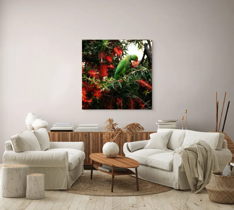 Tablou Canvas, "Papagalul colorat printre flori roșii", Papagal, Verde, Ramuri, Flori, Rosii, Frunze, Arbori, Natura, Vivid, Exotic, 100 x 100 cm – poza 3