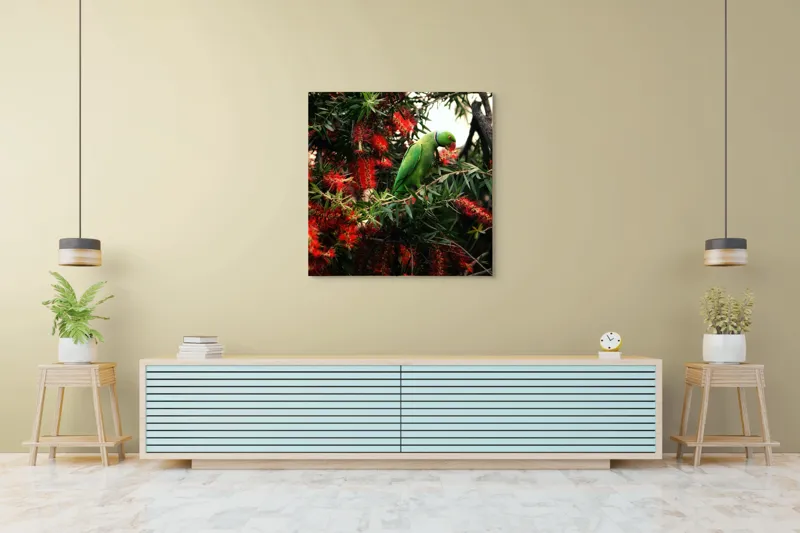 Tablou Canvas, "Papagalul colorat printre flori roșii", Papagal, Verde, Ramuri, Flori, Rosii, Frunze, Arbori, Natura, Vivid, Exotic, 100 x 100 cm – poza 5