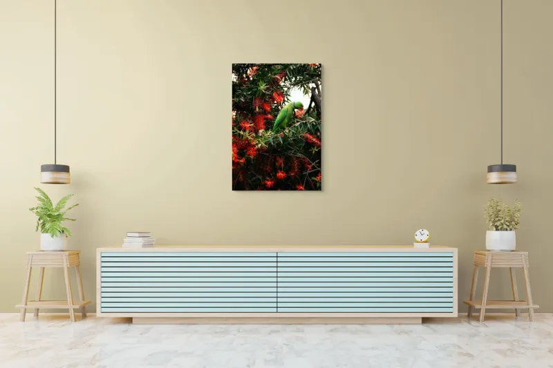 Tablou Canvas, "Papagalul colorat printre flori roșii", Papagal, Verde, Ramuri, Flori, Rosii, Frunze, Arbori, Natura, Vivid, Exotic, 70 x 100 cm – poza 5