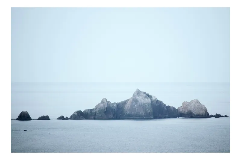 Tablou Canvas, "Misterul stâncilor solitare în zare", Calm, Tranquil, Ocean, Rocks, Isolated, Serene, Peaceful, 50 x 50 cm