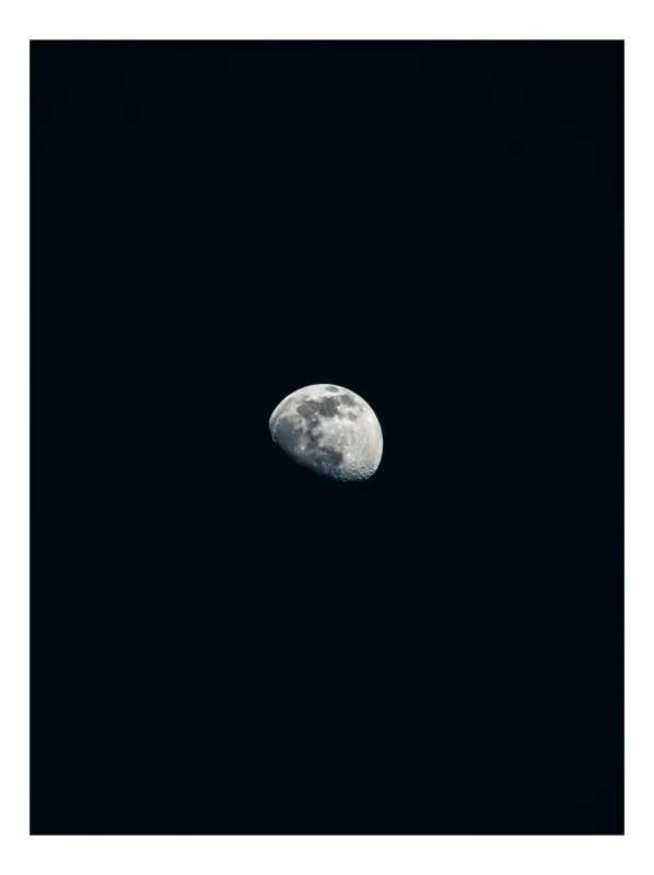 Tablou Canvas, "Luna luminând cerul nocturn", Mister, Solitudine, Claritate, Lumină, Întuneric, Atracție, Eternitate, Liniște, Univers, Frumusețe, 100 x 100 cm