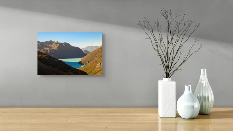 Tablou Canvas, "Lacul albastru între munți stâncoși", Montagne, Lac, Cer, Peisaj, Lumină, Umbre, Frumusețe, Natură., 39 x 26 cm – poza 8