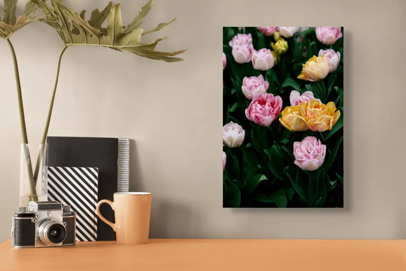 Tablou Canvas, "Simfonia florilor primăvăratice în grădină", Flori, Lalele, Roz, Galben, Verde, Petale, Grădină, Natură, Frumusețe, Primăvară, 26 x 39 cm – poza 3