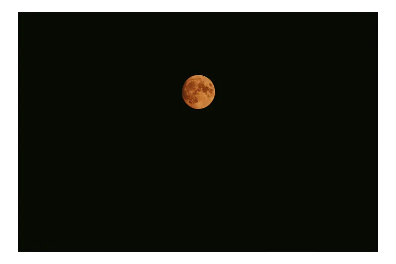 Tablou Canvas, "Luna portocalie pe cerul întunecat", Lună, Portocalie, Întuneric, Cer, Noapte, 150 x 100 cm