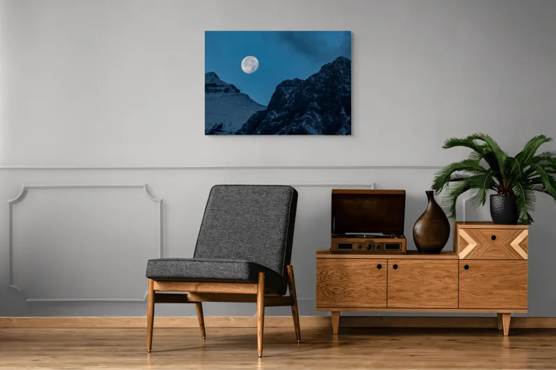Tablou Canvas, "Luna plină peste munți înzăpeziți", Lună, Munte, Noapte, Cer, Albastru, Peisaj, Natură, Lumină, 100 x 70 cm – poza 8