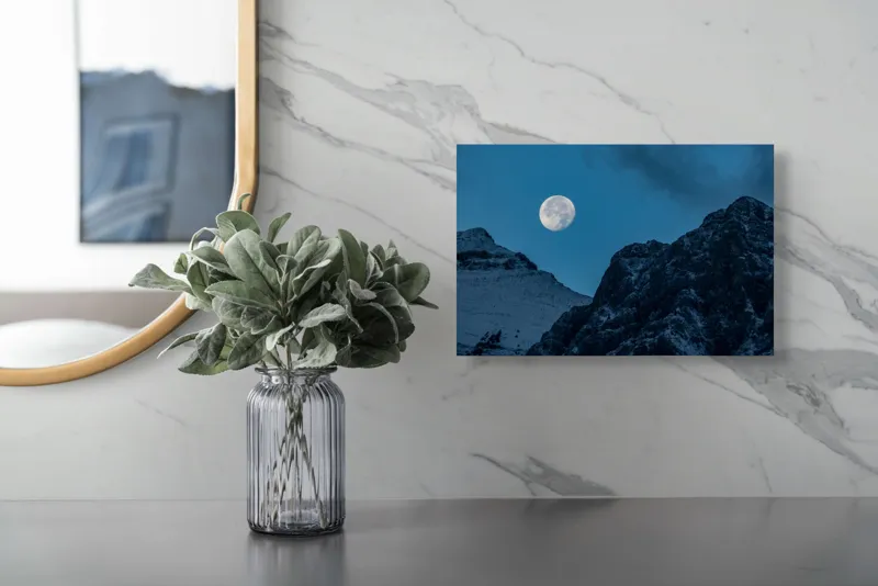 Tablou Canvas, "Luna plină peste munți înzăpeziți", Lună, Munte, Noapte, Cer, Albastru, Peisaj, Natură, Lumină, 39 x 26 cm – poza 5