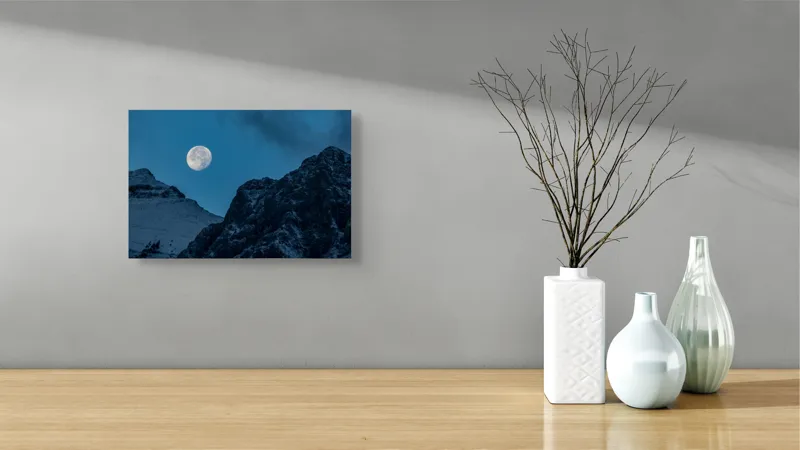 Tablou Canvas, "Luna plină peste munți înzăpeziți", Lună, Munte, Noapte, Cer, Albastru, Peisaj, Natură, Lumină, 39 x 26 cm – poza 8