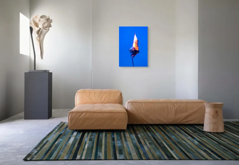 Tablou Canvas, "Flacără albastră în noapte profundă", Flacără, Albastru, Contrast, Căldură, Energie, Arzând, Subtilitate, Artă, 50 x 70 cm – poza 7