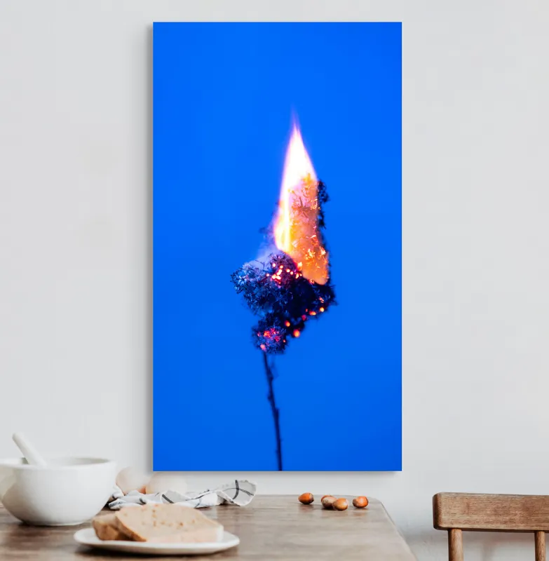 Tablou Canvas, "Flacără albastră în noapte profundă", Flacără, Albastru, Contrast, Căldură, Energie, Arzând, Subtilitate, Artă, 50 x 90 cm – poza 3