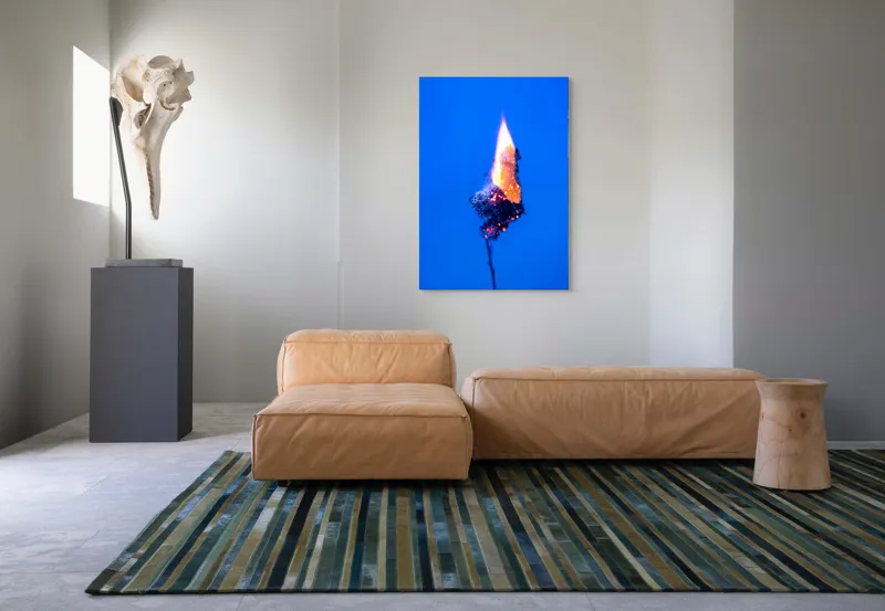 Tablou Canvas, "Flacără albastră în noapte profundă", Flacără, Albastru, Contrast, Căldură, Energie, Arzând, Subtilitate, Artă, 70 x 100 cm – poza 7