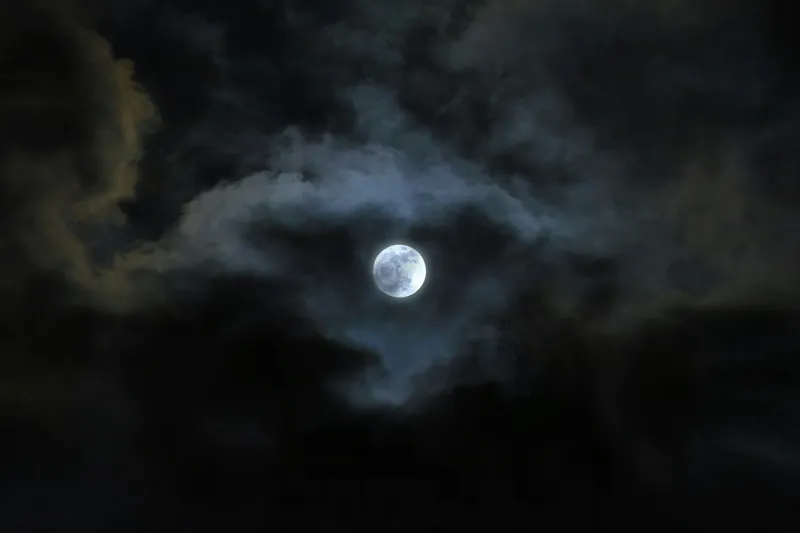 Tablou Canvas, "Luna printre nori întunecați", Lună, Nor, Întuneric, Mister, Noapte, Cer, Strălucire, Umbre, 150 x 100 cm – poza 2