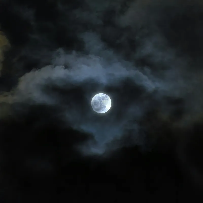 Tablou Canvas, "Luna printre nori întunecați", Lună, Nor, Întuneric, Mister, Noapte, Cer, Strălucire, Umbre, 50 x 50 cm – poza 2