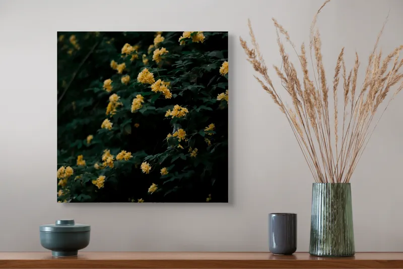 Tablou Canvas, "Strălucirea florilor în amurgul verii", Flori, Galbene, Abundente, Întuneric, Frunziș, Natură, Blând., 50 x 50 cm – poza 4