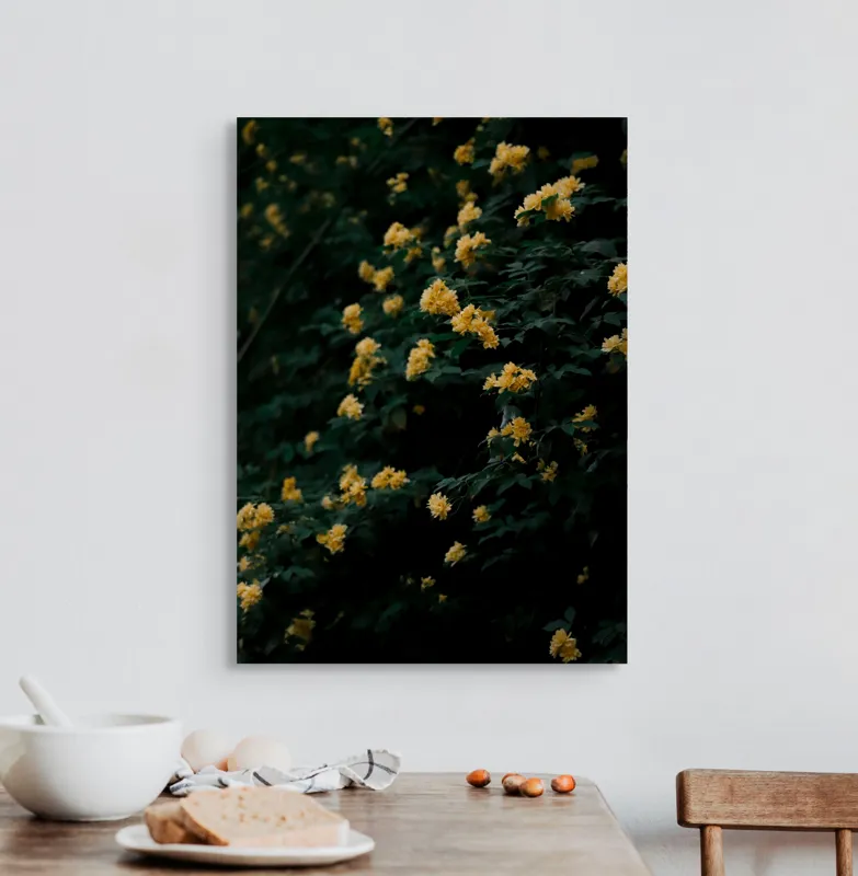 Tablou Canvas, "Strălucirea florilor în amurgul verii", Flori, Galbene, Abundente, Întuneric, Frunziș, Natură, Blând., 50 x 70 cm – poza 3