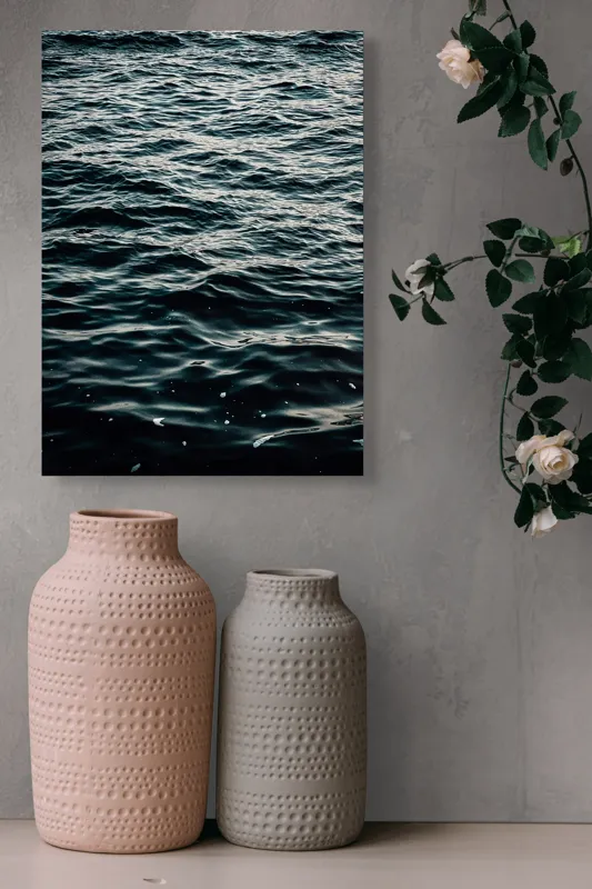 Tablou Canvas, "Valuri întunecate într-o zi calmă", Valuri, Ocean, Apă, Reflexii, Întuneric, Suprafață, Spumă, 39 x 54 cm – poza 6