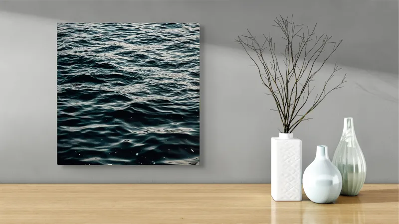 Tablou Canvas, "Valuri întunecate într-o zi calmă", Valuri, Ocean, Apă, Reflexii, Întuneric, Suprafață, Spumă, 50 x 50 cm – poza 3