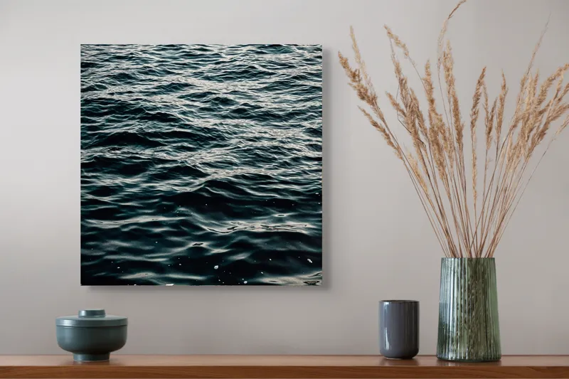 Tablou Canvas, "Valuri întunecate într-o zi calmă", Valuri, Ocean, Apă, Reflexii, Întuneric, Suprafață, Spumă, 50 x 50 cm – poza 4
