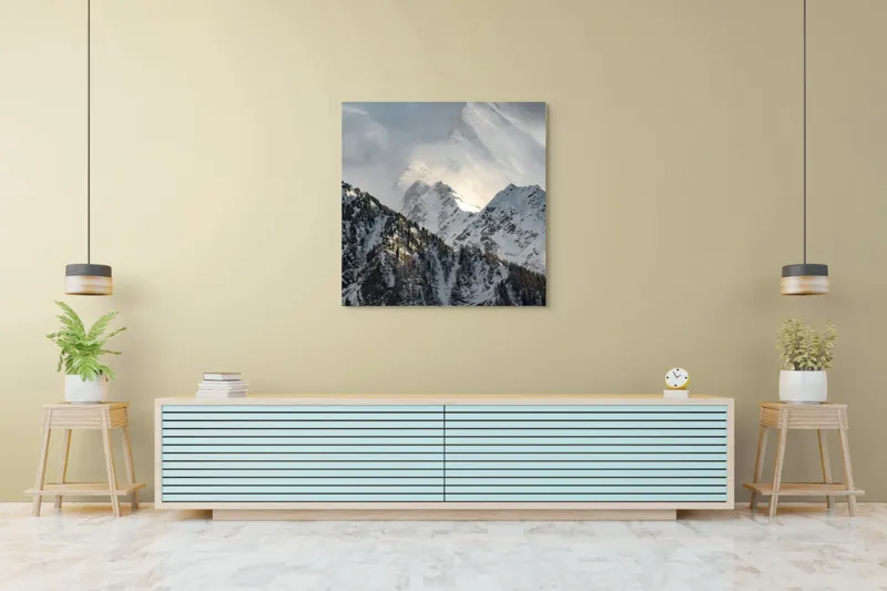 Tablou Canvas, "Vârfuri montane sub mantia norilor", Majestuos, Montan, Înghețat, Impunător, Liniștit, Vârfuri, Alpin, Pitoresc, Strălucitor, Rece, 100 x 100 cm – poza 5
