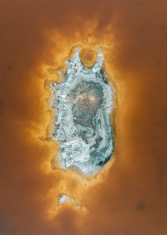 Tablou Canvas, "Ochi de foc în peisaj selenar", Dune, Textură, Contrast, Arid, Mineral, Abstracție, Peisaj, Natural, Pitoresc, Întindere, 50 x 70 cm – poza 2