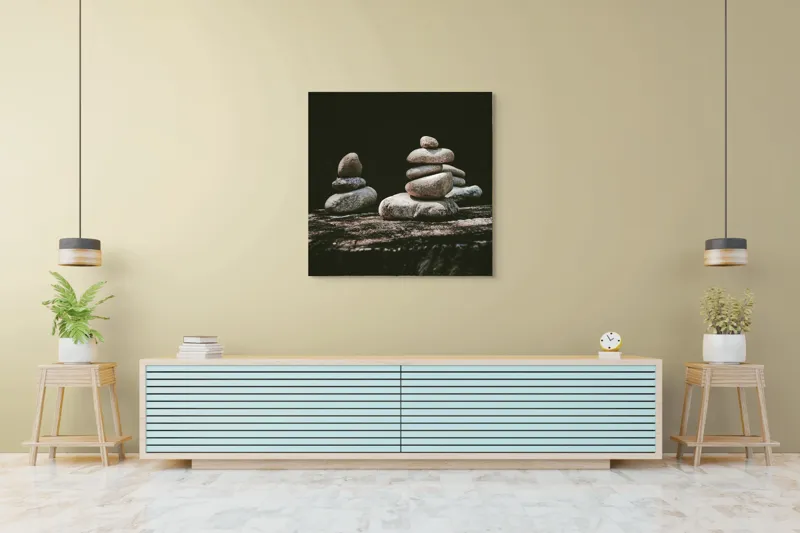 Tablou Canvas, "Turn echilibrat de pietre liniștite", Pietre, Echilibru, Natură, Calm, Simetrie, Tranquilitate, Armonie, Meditativ, Compoziție, 100 x 100 cm – poza 5