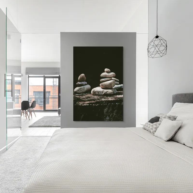 Tablou Canvas, "Turn echilibrat de pietre liniștite", Pietre, Echilibru, Natură, Calm, Simetrie, Tranquilitate, Armonie, Meditativ, Compoziție, 100 x 150 cm – poza 5