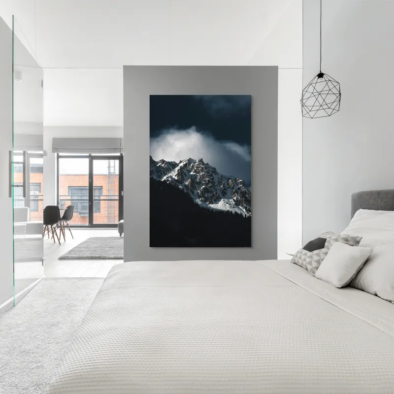 Tablou Canvas, "Frumusețea tăcută a munților înzăpeziți", Munți, Zăpadă, Stânci, Cer, Nor, Umbre, Natură, Imagine, Lumină, Peisaj, 100 x 150 cm – poza 5