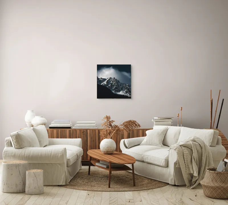 Tablou Canvas, "Frumusețea tăcută a munților înzăpeziți", Munți, Zăpadă, Stânci, Cer, Nor, Umbre, Natură, Imagine, Lumină, Peisaj, 50 x 50 cm – poza 7