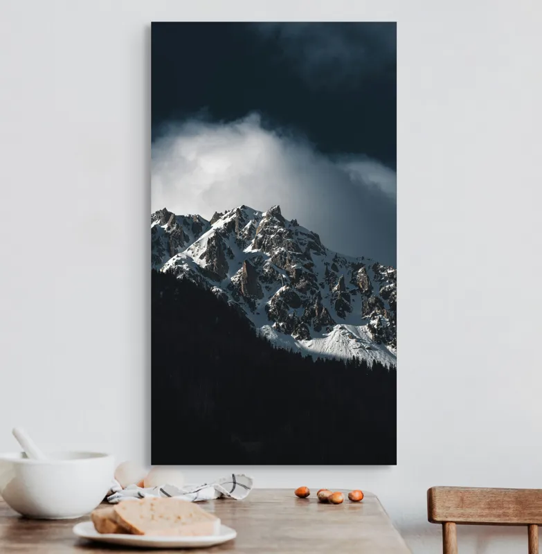 Tablou Canvas, "Frumusețea tăcută a munților înzăpeziți", Munți, Zăpadă, Stânci, Cer, Nor, Umbre, Natură, Imagine, Lumină, Peisaj, 50 x 90 cm – poza 3