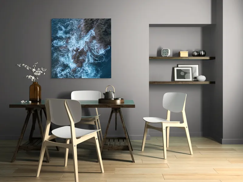 Tablou Canvas, "Valurile albastre lovind stâncile aspre", Ocean, Stâncă, Valuri, Spumă, Albastru, Natură, Pitoresc, Dramatic, Textură, Energie, 100 x 100 cm – poza 6