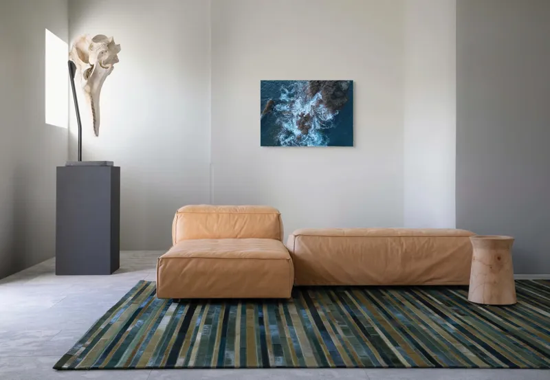 Tablou Canvas, "Valurile albastre lovind stâncile aspre", Ocean, Stâncă, Valuri, Spumă, Albastru, Natură, Pitoresc, Dramatic, Textură, Energie, 70 x 50 cm – poza 8