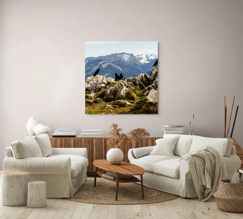 Tablou Canvas, "Ciori pe culme de munte înzăpezită", Pietre, Corbi, Munți, Zăpadă, Cer, Peisaj, Natură, Vârfuri, Vegetație, Rocă, 100 x 100 cm – poza 3