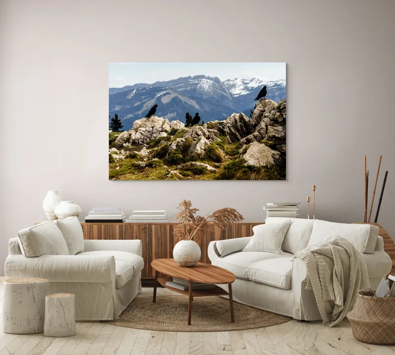 Tablou Canvas, "Ciori pe culme de munte înzăpezită", Pietre, Corbi, Munți, Zăpadă, Cer, Peisaj, Natură, Vârfuri, Vegetație, Rocă, 150 x 100 cm – poza 3