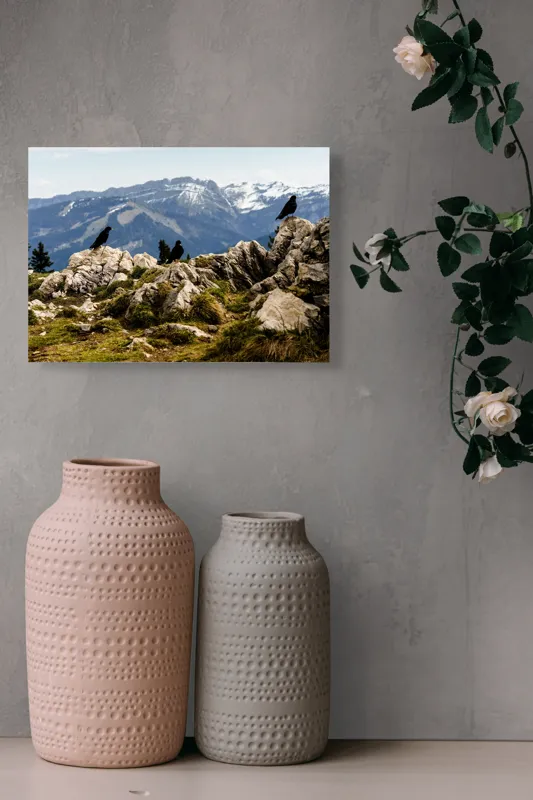 Tablou Canvas, "Ciori pe culme de munte înzăpezită", Pietre, Corbi, Munți, Zăpadă, Cer, Peisaj, Natură, Vârfuri, Vegetație, Rocă, 54 x 39 cm – poza 8