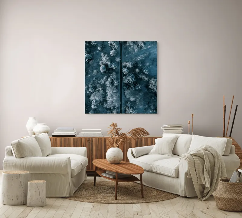 Tablou Canvas, "Cărare prin pădurea de iarnă", Cale, Înghețată, Arbori, Zăpadă, Rece, Natură, Pădure, Iarnă, Frig, Peisaj, Linia, Întunecat, Albastru, Contrast, Vedere., 100 x 100 cm – poza 3