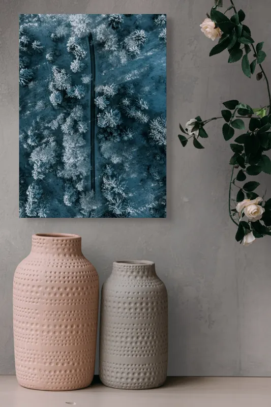 Tablou Canvas, "Cărare prin pădurea de iarnă", Cale, Înghețată, Arbori, Zăpadă, Rece, Natură, Pădure, Iarnă, Frig, Peisaj, Linia, Întunecat, Albastru, Contrast, Vedere., 39 x 54 cm – poza 6