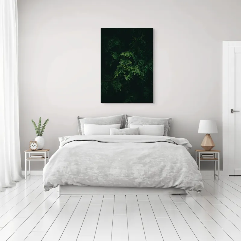 Tablou Canvas, "Frumusețea misterioasă a frunzelor de conifer", Verde, Frunze, Întuneric, Natură, Mister, Contrast, Liniște, 70 x 100 cm – poza 3