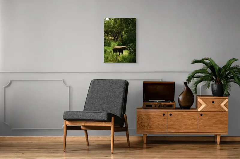 Tablou Canvas, "Elefant în pădurea verde intensă", Elefant, Pădure, Verdeață, Natură, Tufişuri, Serenitate, Sălbăticie, Vegetaţie, Arbori, Umbre, 50 x 70 cm – poza 8