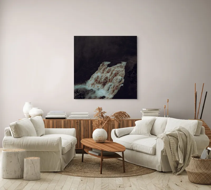 Tablou Canvas, "Cascada misterioasă în amurg întunecat", Cascadă, Pădure, Aburit, Natură, Apă, Dramatic, Elemente, Spectaculos, Vegetație, Ploaie, 100 x 100 cm – poza 3