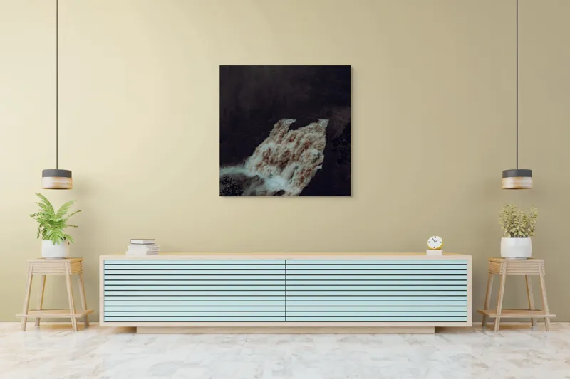 Tablou Canvas, "Cascada misterioasă în amurg întunecat", Cascadă, Pădure, Aburit, Natură, Apă, Dramatic, Elemente, Spectaculos, Vegetație, Ploaie, 100 x 100 cm – poza 5