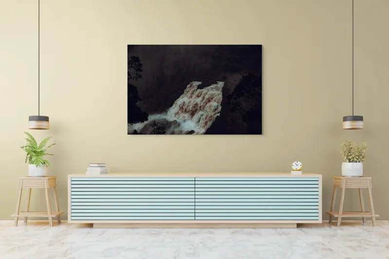 Tablou Canvas, "Cascada misterioasă în amurg întunecat", Cascadă, Pădure, Aburit, Natură, Apă, Dramatic, Elemente, Spectaculos, Vegetație, Ploaie, 150 x 100 cm – poza 6