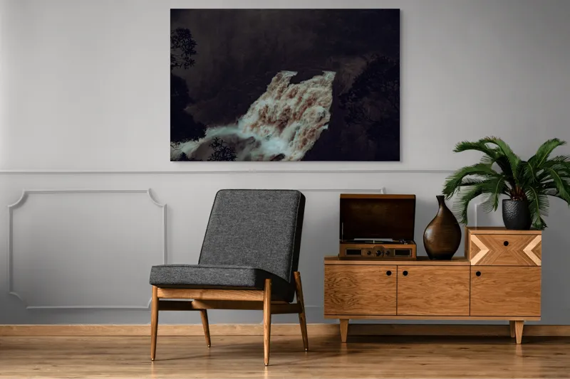 Tablou Canvas, "Cascada misterioasă în amurg întunecat", Cascadă, Pădure, Aburit, Natură, Apă, Dramatic, Elemente, Spectaculos, Vegetație, Ploaie, 150 x 100 cm – poza 8